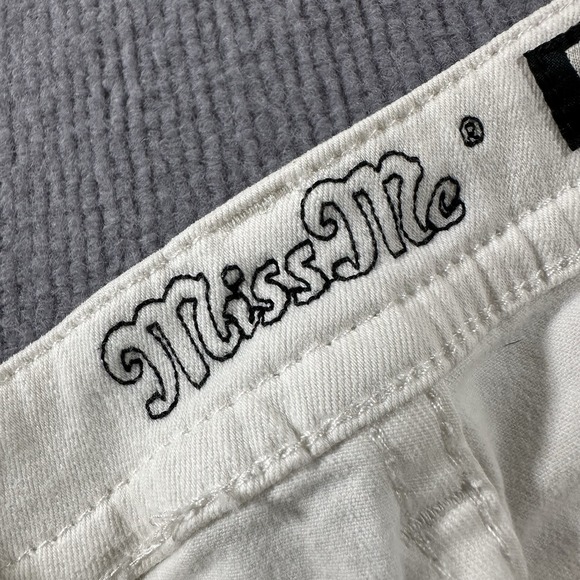 Miss Me Boyfriend Shorts Womens 27  White Mid Rise Denim Bermuda Shorts‎ - Picture 4 of 10